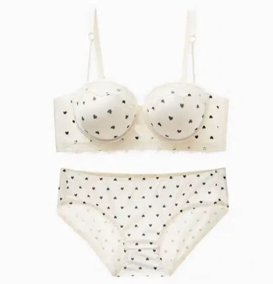 Wire-free kawaii lace bra back closure detail, three-row hook-and-eye