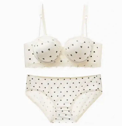 Wire-free kawaii lace bra back closure detail, three-row hook-and-eye