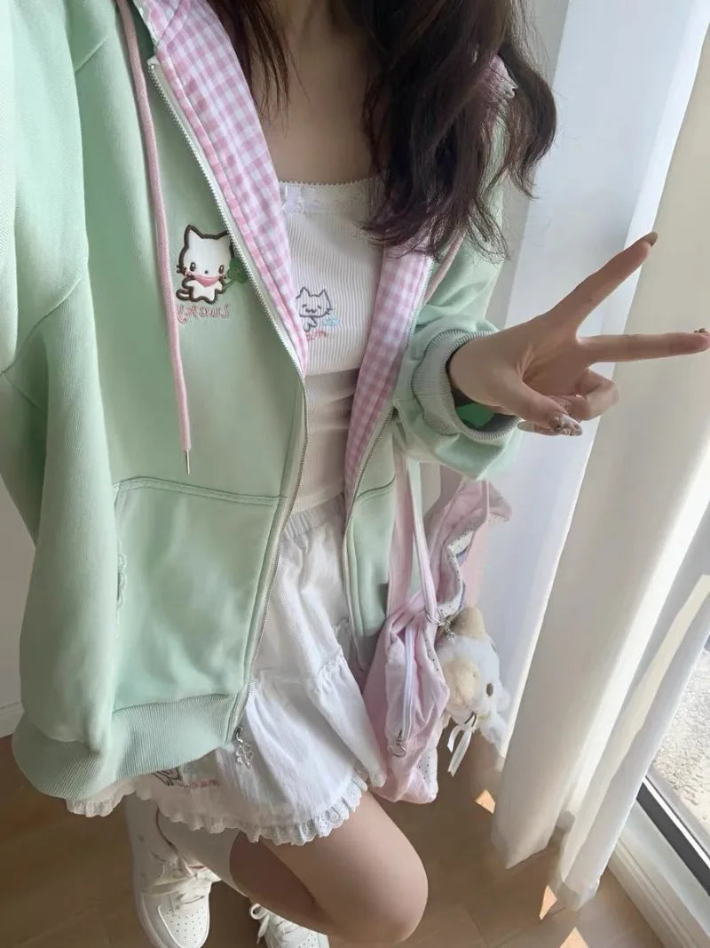 White kawaii cat hoodie zipped up, regular fit, full-length sleeves