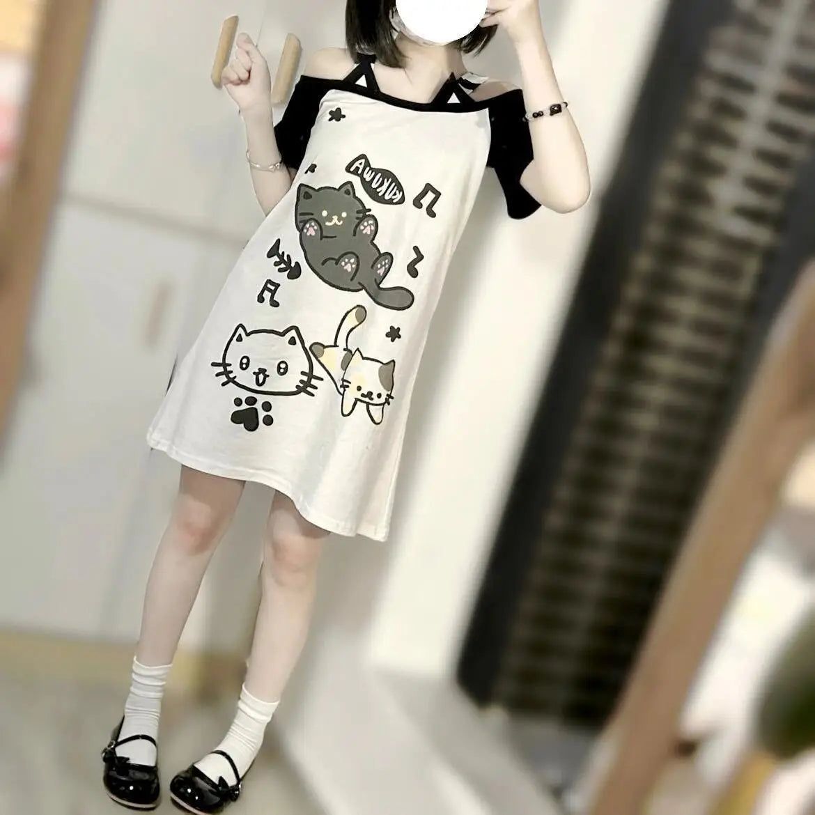 Off-shoulder kawaii tee comic cat patchwork print detail close-up