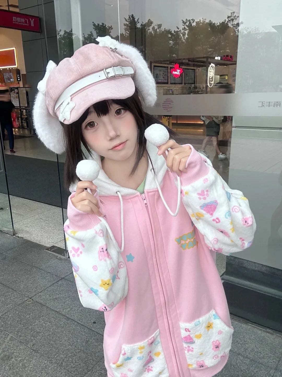 Japan-inspired zip hoodie women regular fit side profile autumn 2025