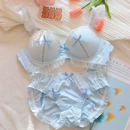 Wire-free pink lace bralette back closure with four-row button fastening